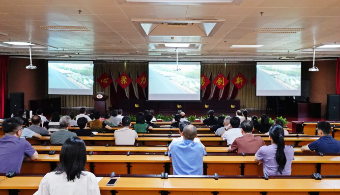 致敬偉大勝利 砥礪奮進(jìn)初心——開封市中醫(yī)院組織干部職工收看紀(jì)念中國(guó)人民抗日戰(zhàn)爭(zhēng)暨世界反法西斯戰(zhàn)爭(zhēng)勝利80周年大會(huì)直播